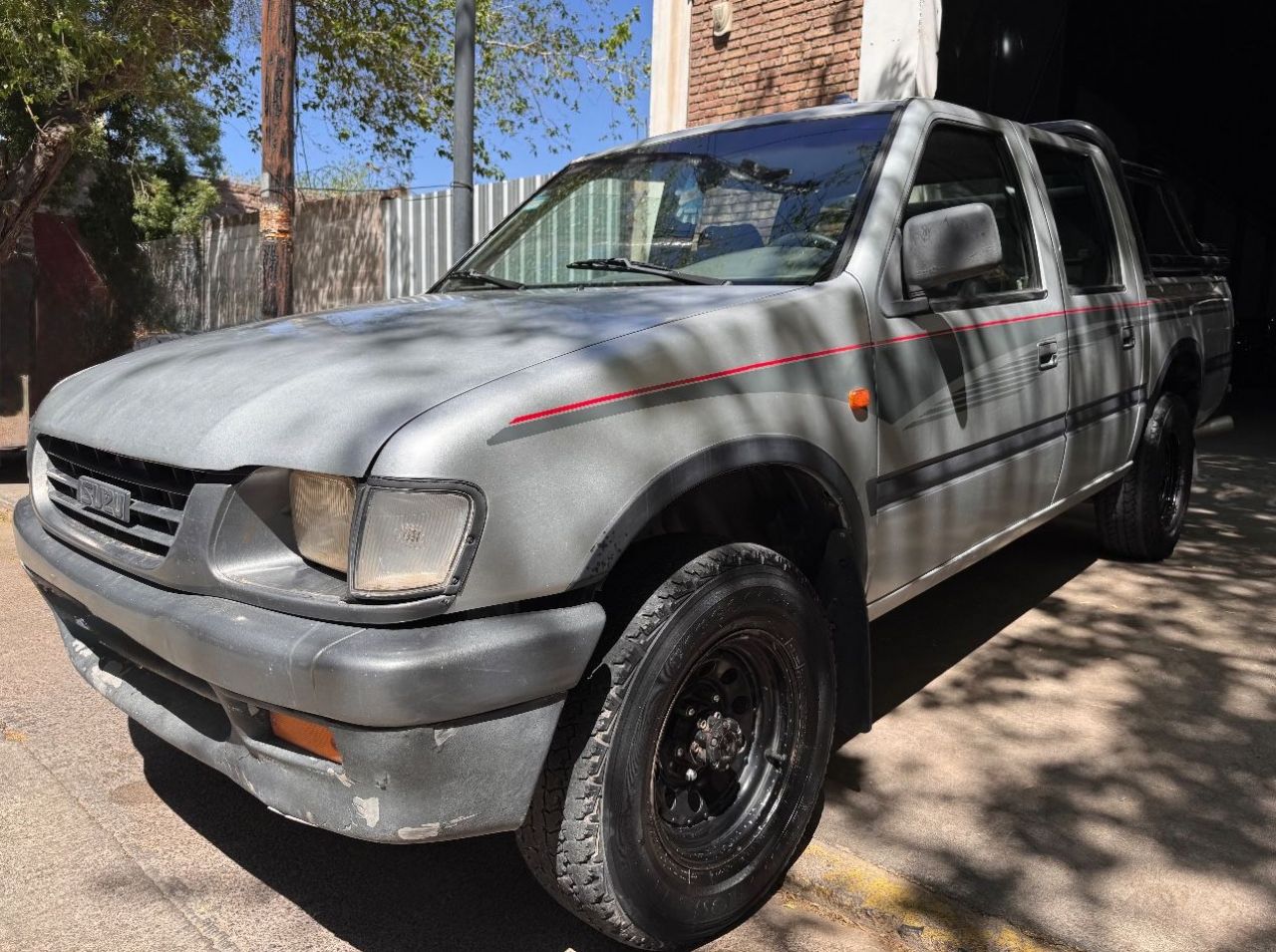 Isuzu Pick-Up Usada en Mendoza, deRuedas