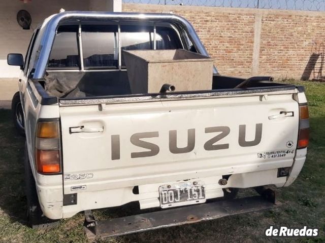 Isuzu Pick-Up Usada en Mendoza, deRuedas