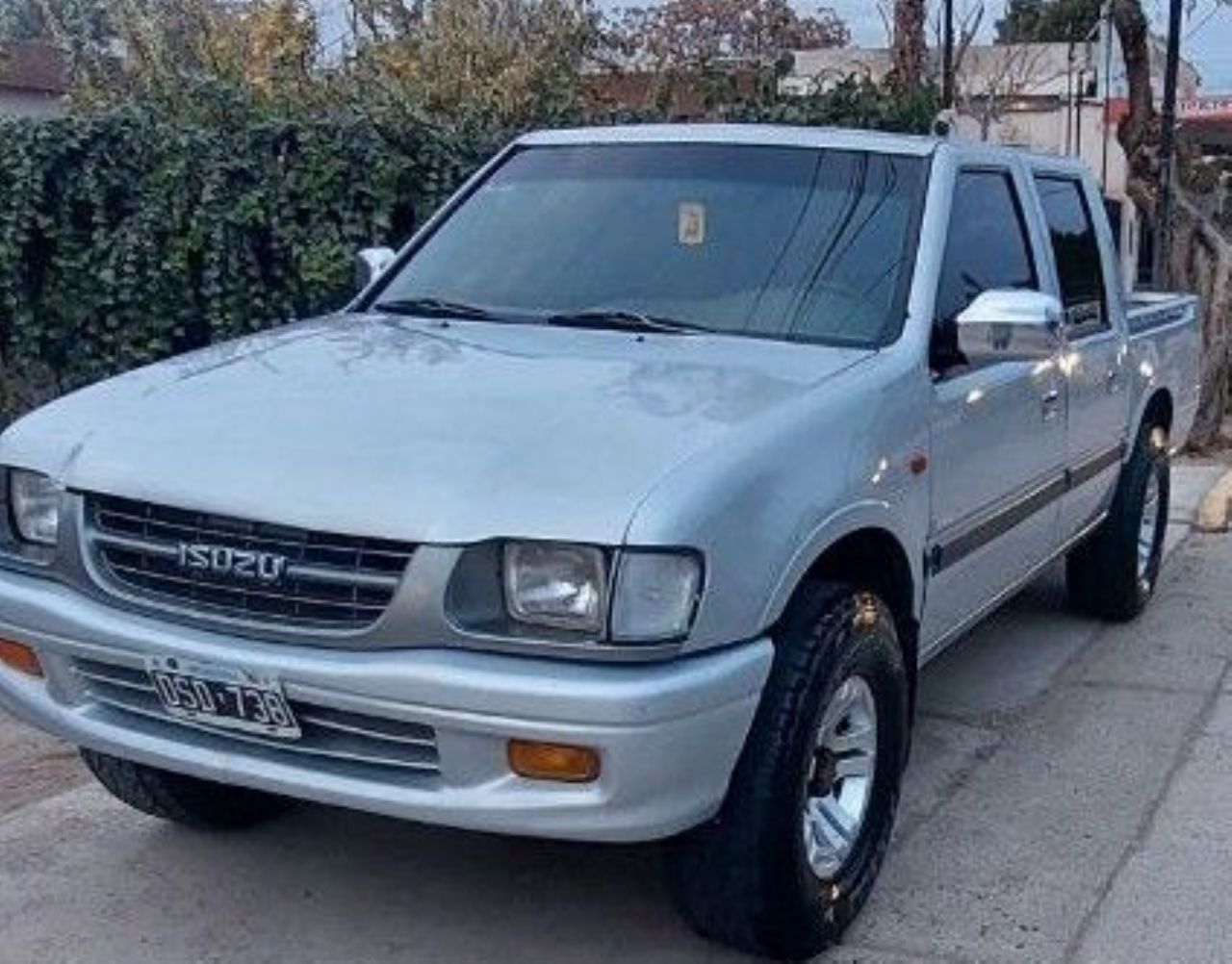 Isuzu Pick-Up Usada en Mendoza, deRuedas