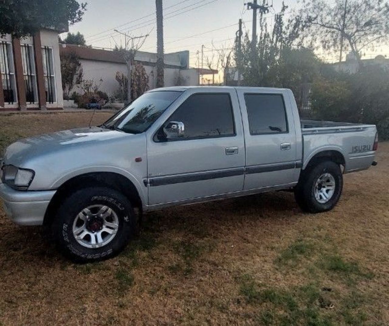 Isuzu Pick-Up Usada en Mendoza, deRuedas