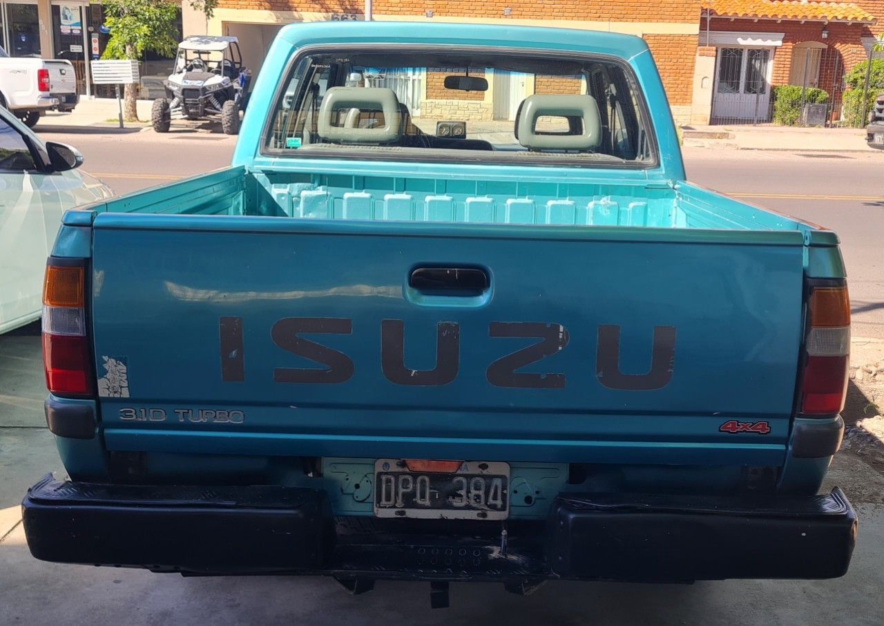 Isuzu Pick-Up Usada en Mendoza, deRuedas