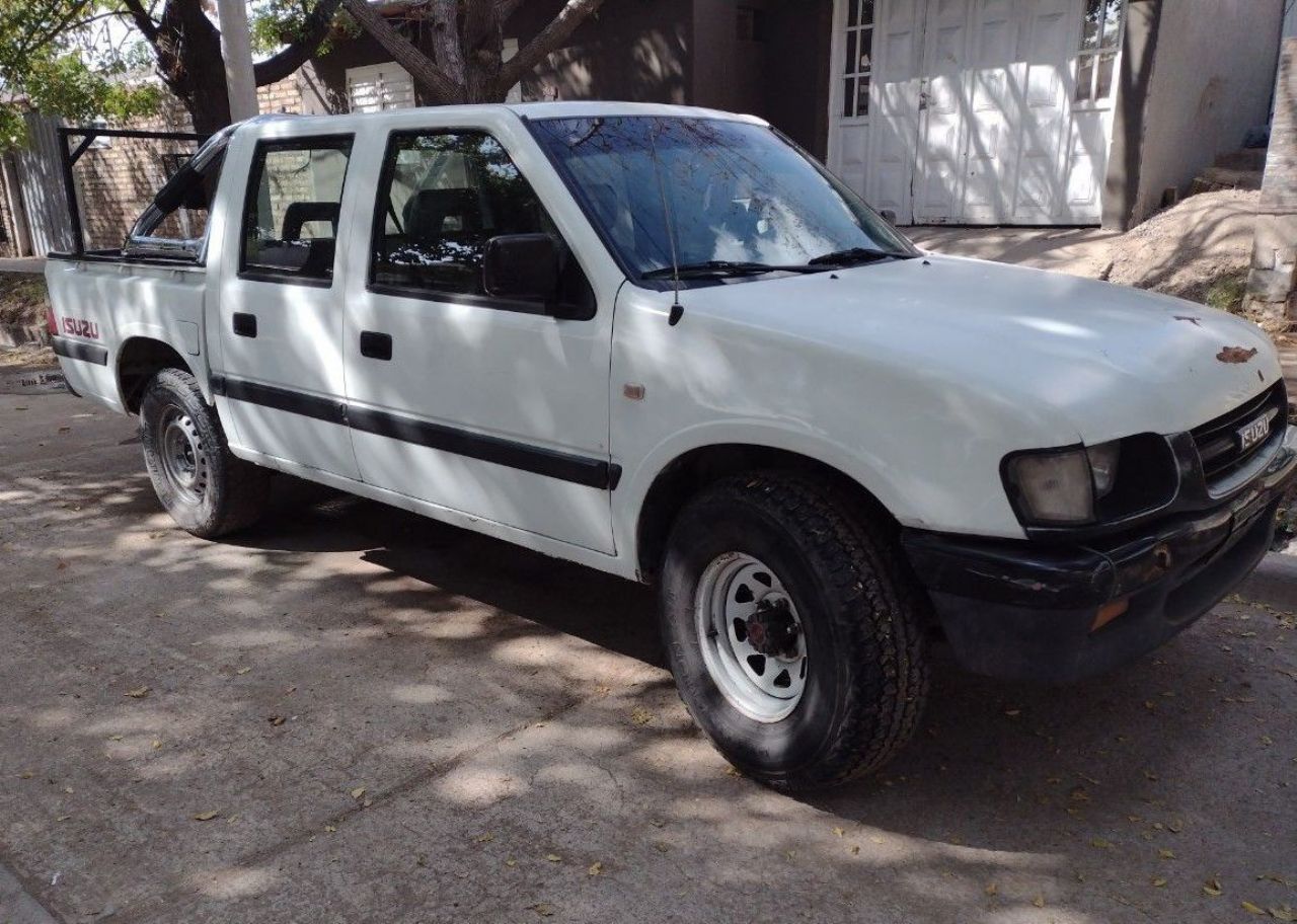 Isuzu Pick-Up Usada en Mendoza, deRuedas