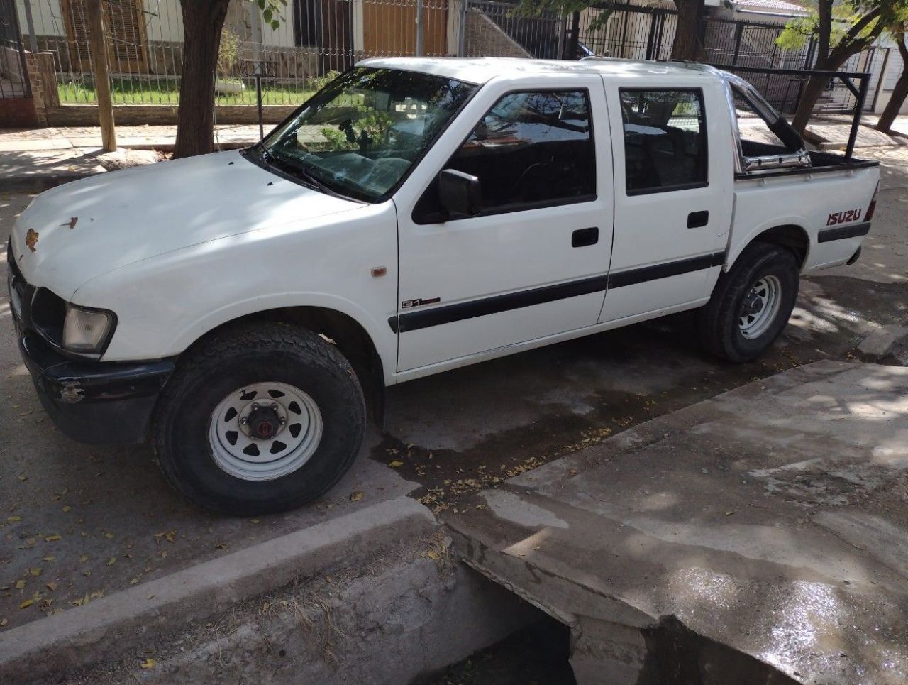 Isuzu Pick-Up Usada en Mendoza, deRuedas