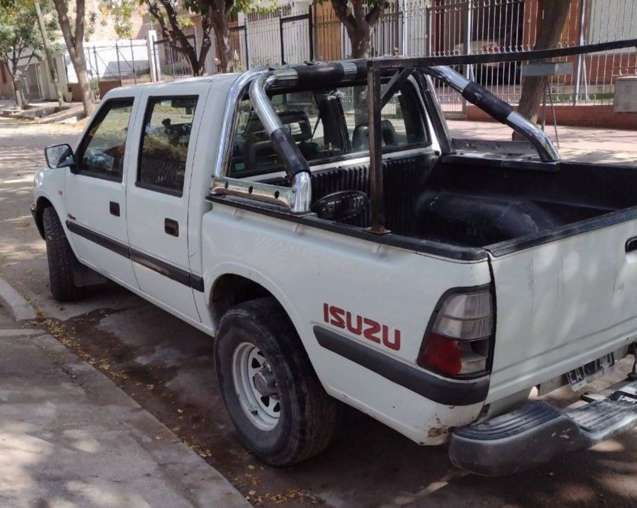 Isuzu Pick-Up Usada en Mendoza, deRuedas