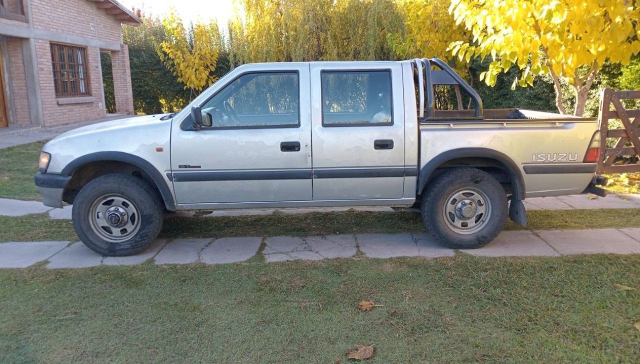Isuzu Pick-Up Usada en Mendoza, deRuedas