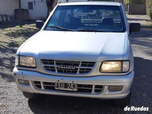 Isuzu Pick-Up Usada en Mendoza, deRuedas