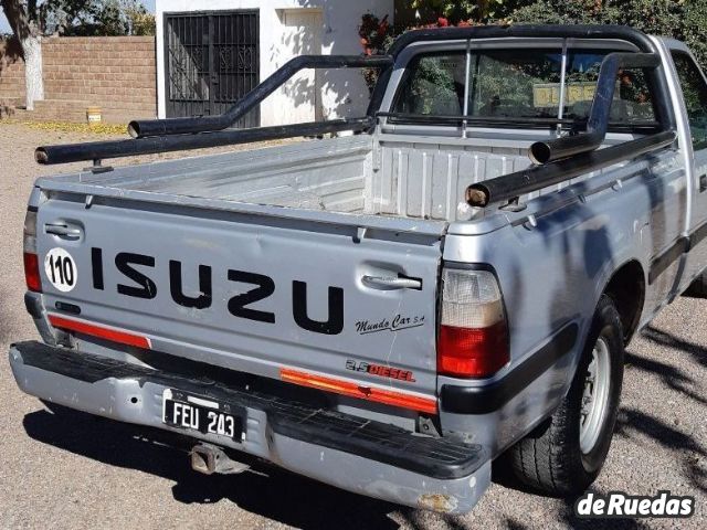 Isuzu Pick-Up Usada en Mendoza, deRuedas