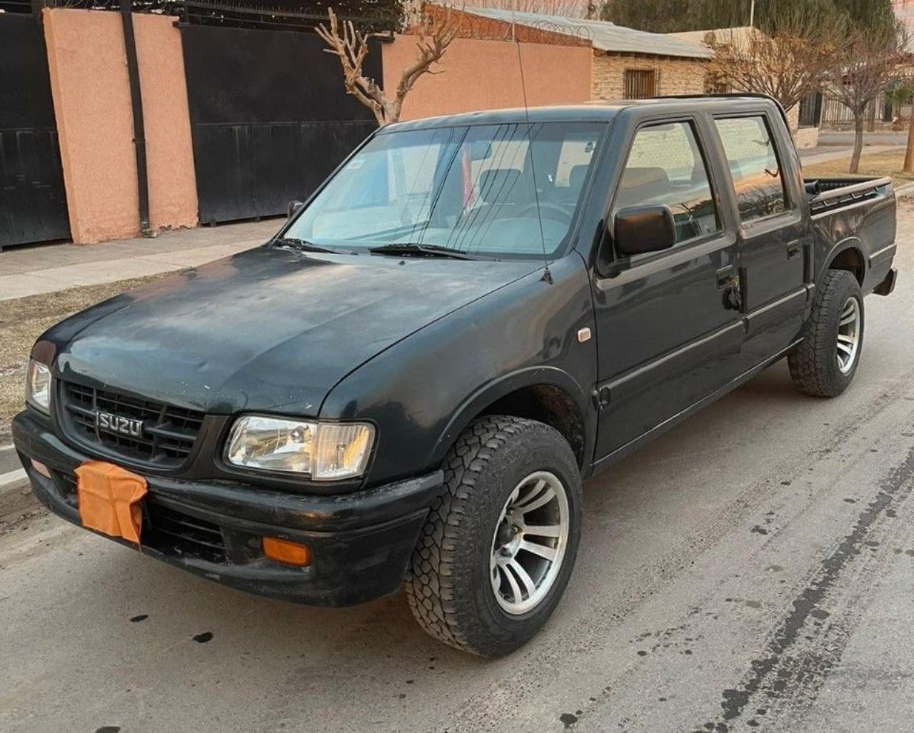 Isuzu Pick-Up Usada en Mendoza, deRuedas