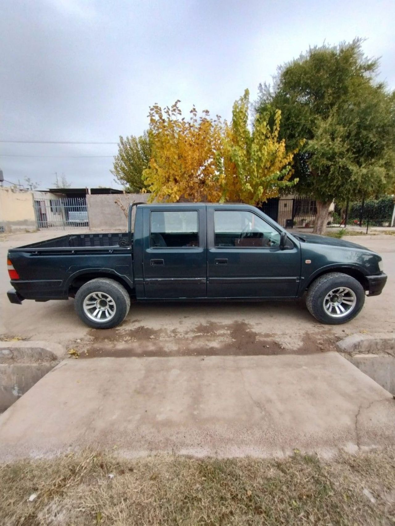 Isuzu Pick-Up Usada en Mendoza, deRuedas