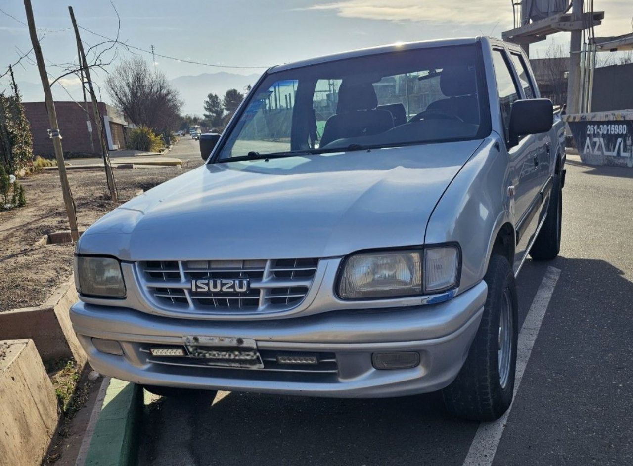 Isuzu Pick-Up Usada en Mendoza, deRuedas