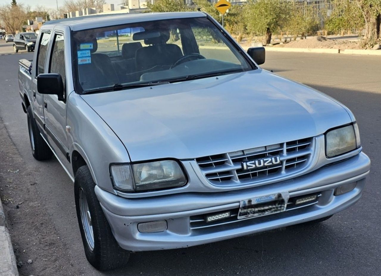 Isuzu Pick-Up Usada en Mendoza, deRuedas
