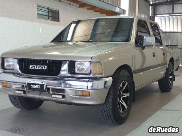 Isuzu Pick-up Cabina Doble Usada en Mendoza, deRuedas