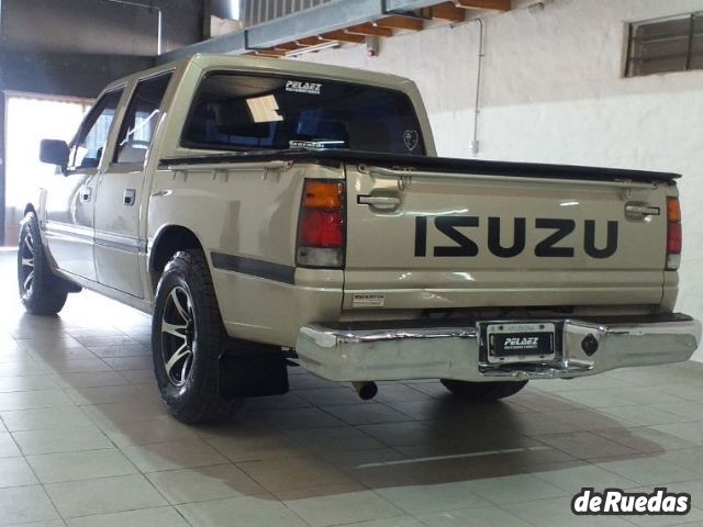 Isuzu Pick-up Cabina Doble Usada en Mendoza, deRuedas