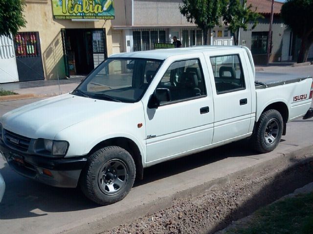 Isuzu Pick-up Cabina Doble Usada en Mendoza, deRuedas