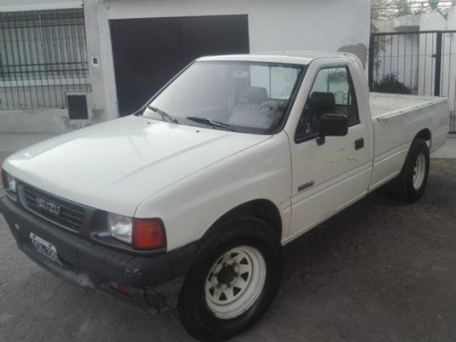 Isuzu Pick-up Cabina Simple Usada en Mendoza, deRuedas