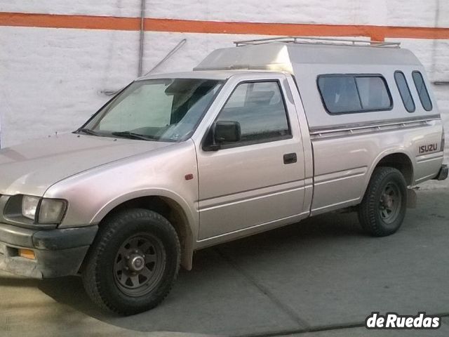 Isuzu Pick-up Cabina Simple Usada en Mendoza, deRuedas