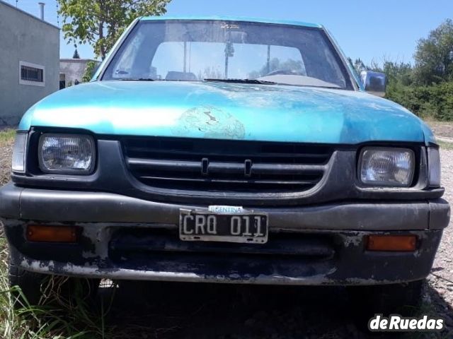 Isuzu Pick-up Cabina Simple Usada en Mendoza, deRuedas