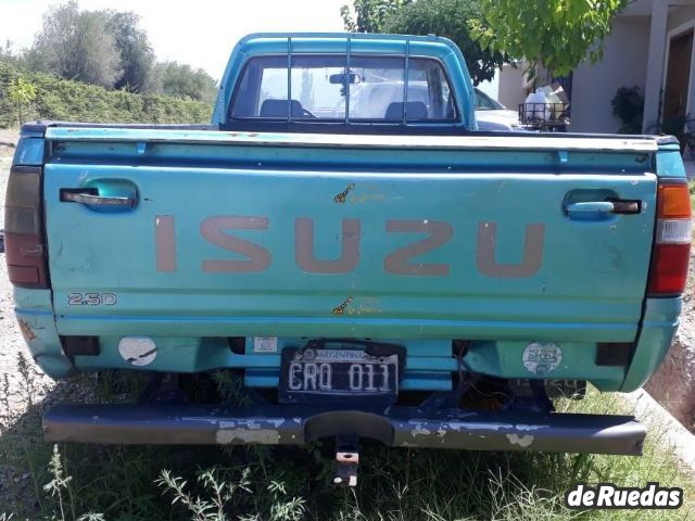 Isuzu Pick-up Cabina Simple Usada en Mendoza, deRuedas