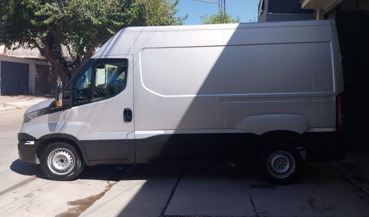 Iveco Daily Usada en Mendoza, deRuedas