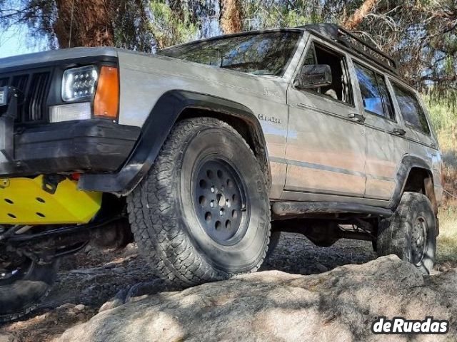 Jeep Cherokee Usado en Mendoza, deRuedas