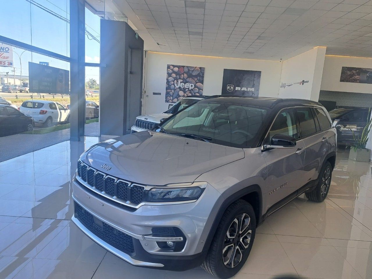 Jeep Commander Nuevo en Córdoba, deRuedas