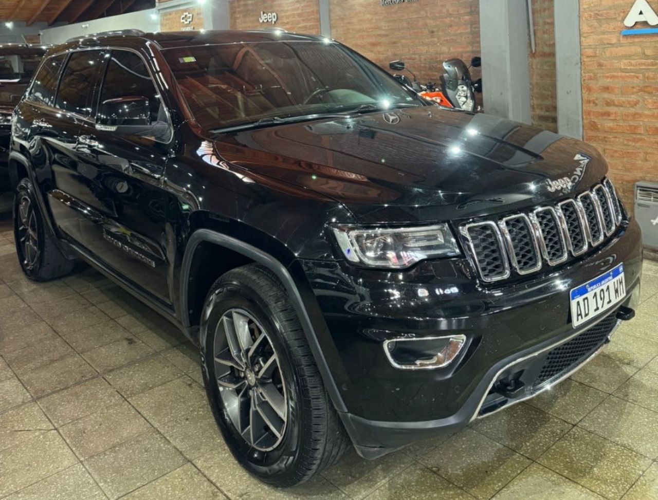 Jeep Grand Cherokee Usado Financiado en San Juan, deRuedas