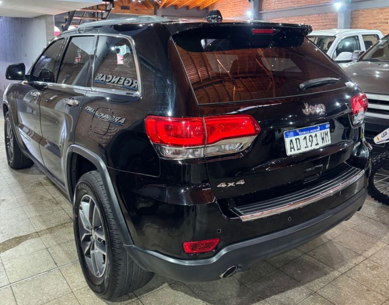 Jeep Grand Cherokee Usado Financiado en San Juan, deRuedas