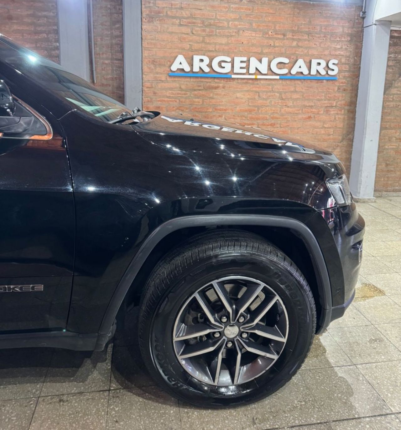 Jeep Grand Cherokee Usado Financiado en San Juan, deRuedas