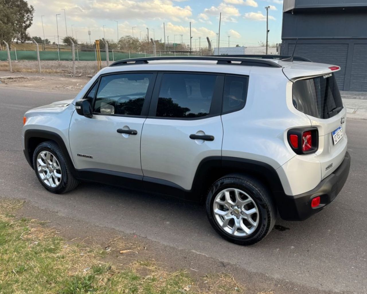 Jeep Renegade Usado Financiado en San Juan, deRuedas