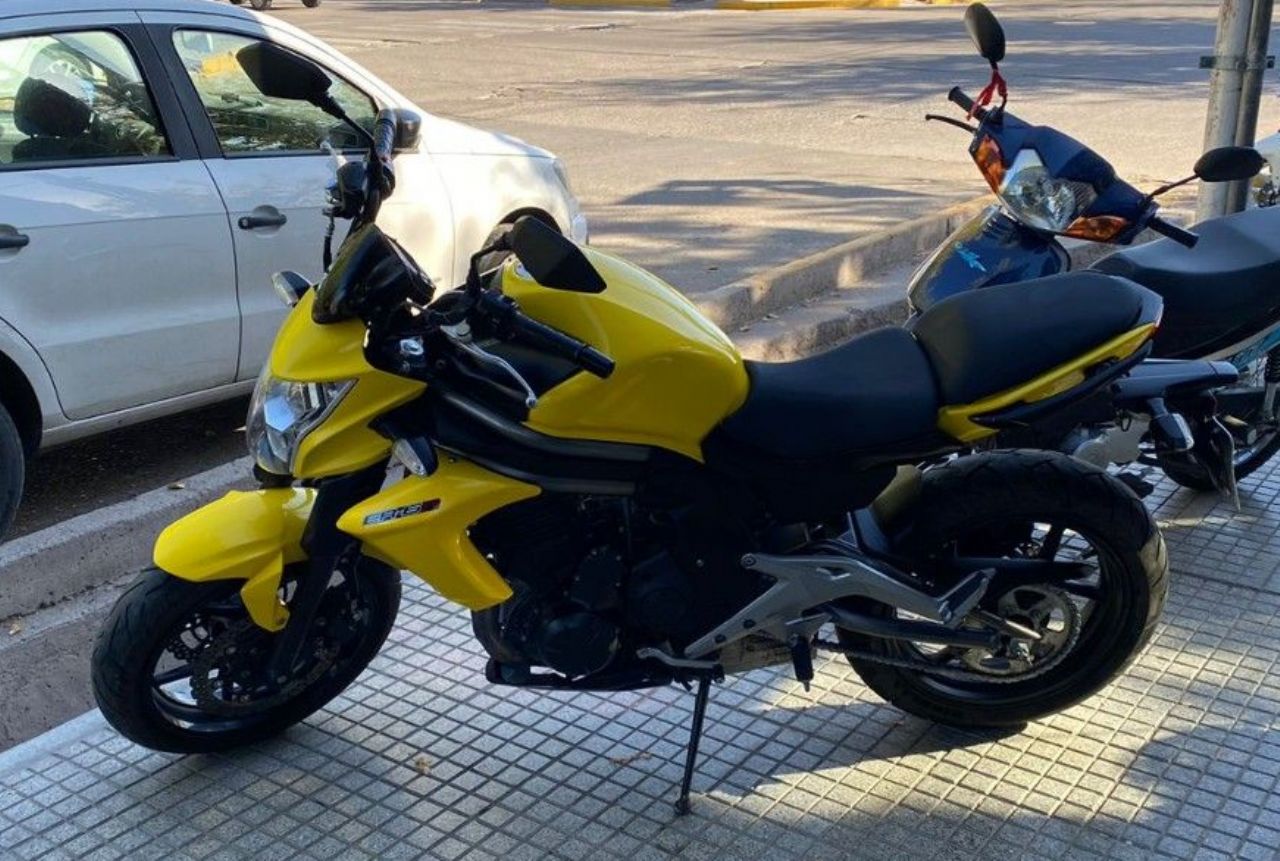 Kawasaki ER6N Usada en Mendoza, deRuedas