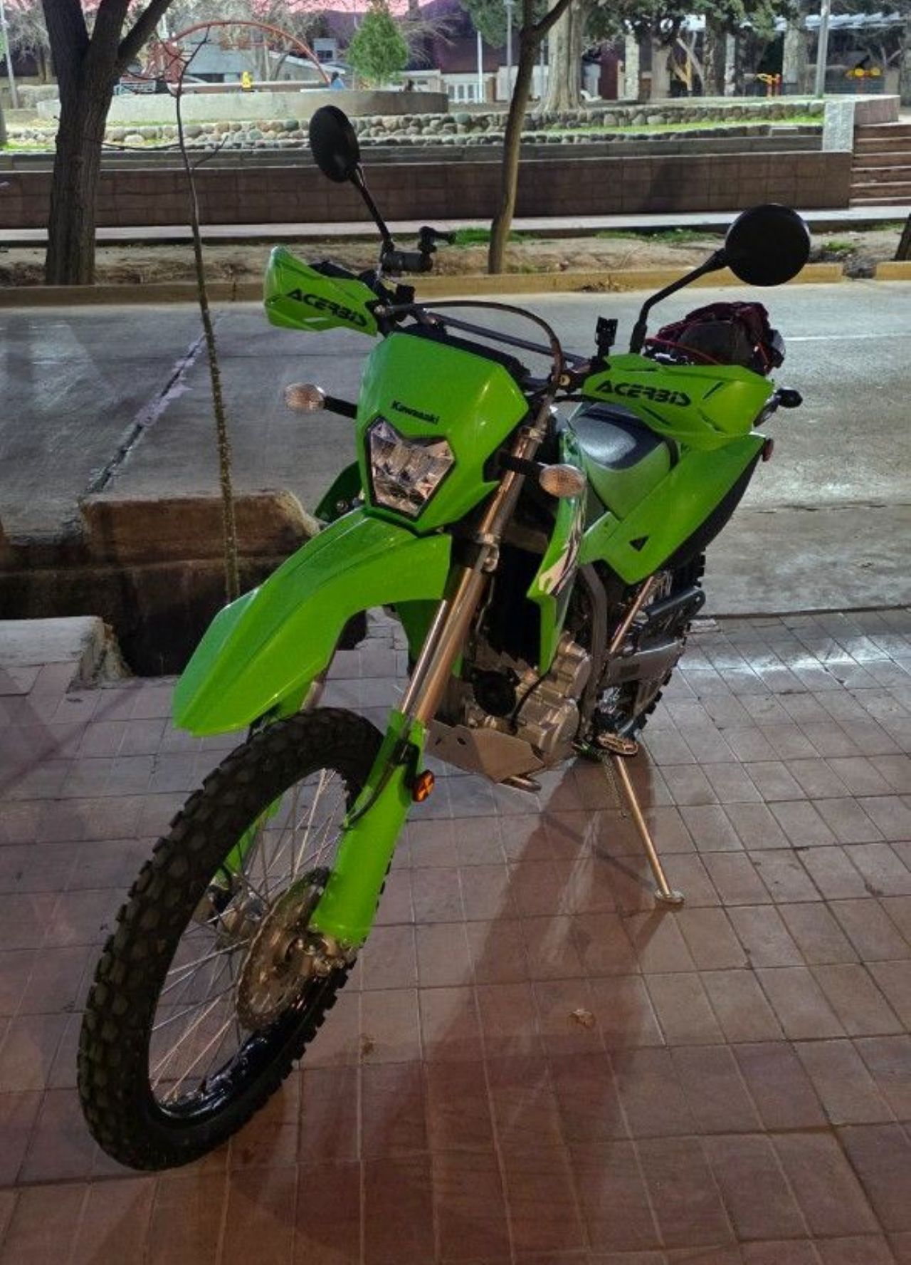 Kawasaki KLX Usada en Mendoza, deRuedas