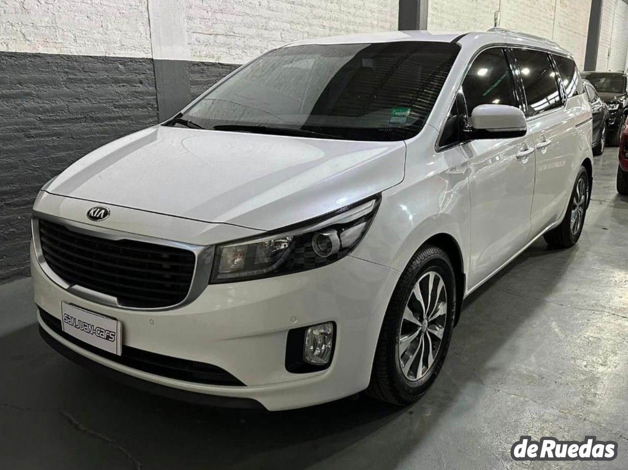 Kia Carnival Usado Financiado en San Juan, deRuedas