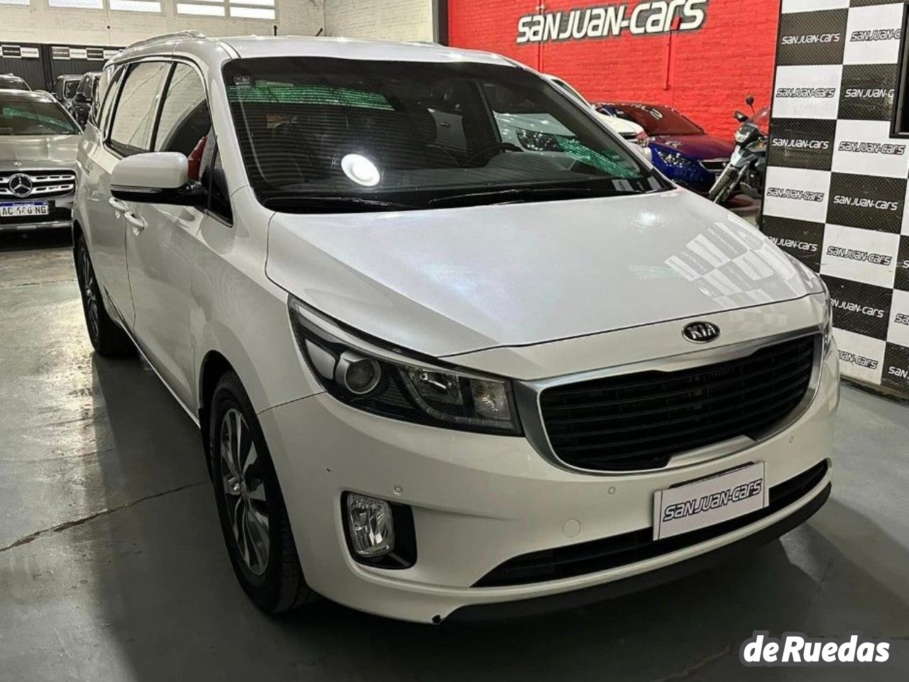 Kia Carnival Usado Financiado en San Juan, deRuedas