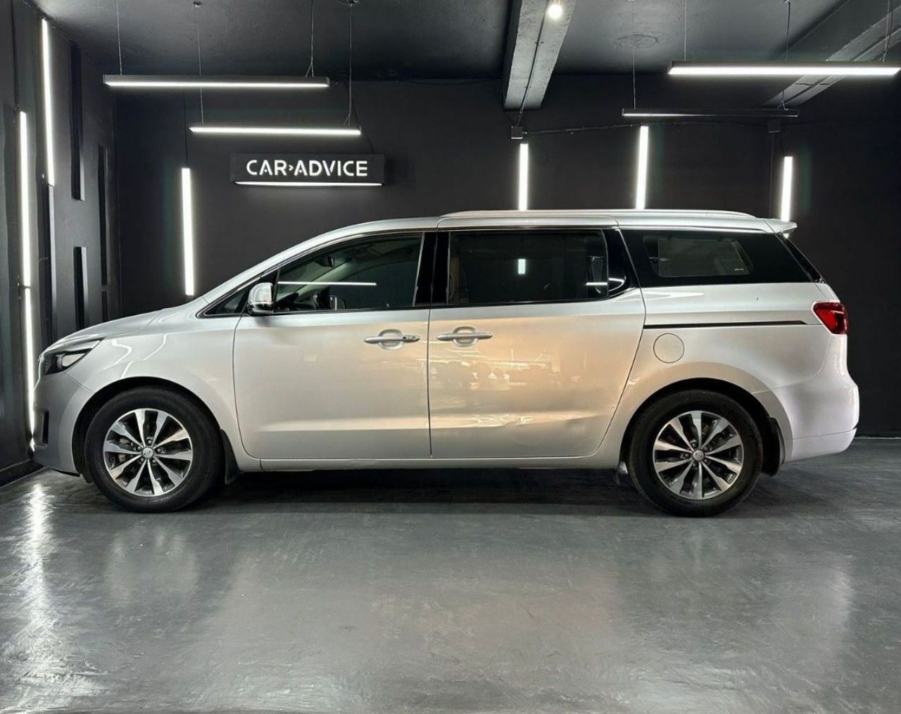 Kia Carnival Usado en Córdoba, deRuedas