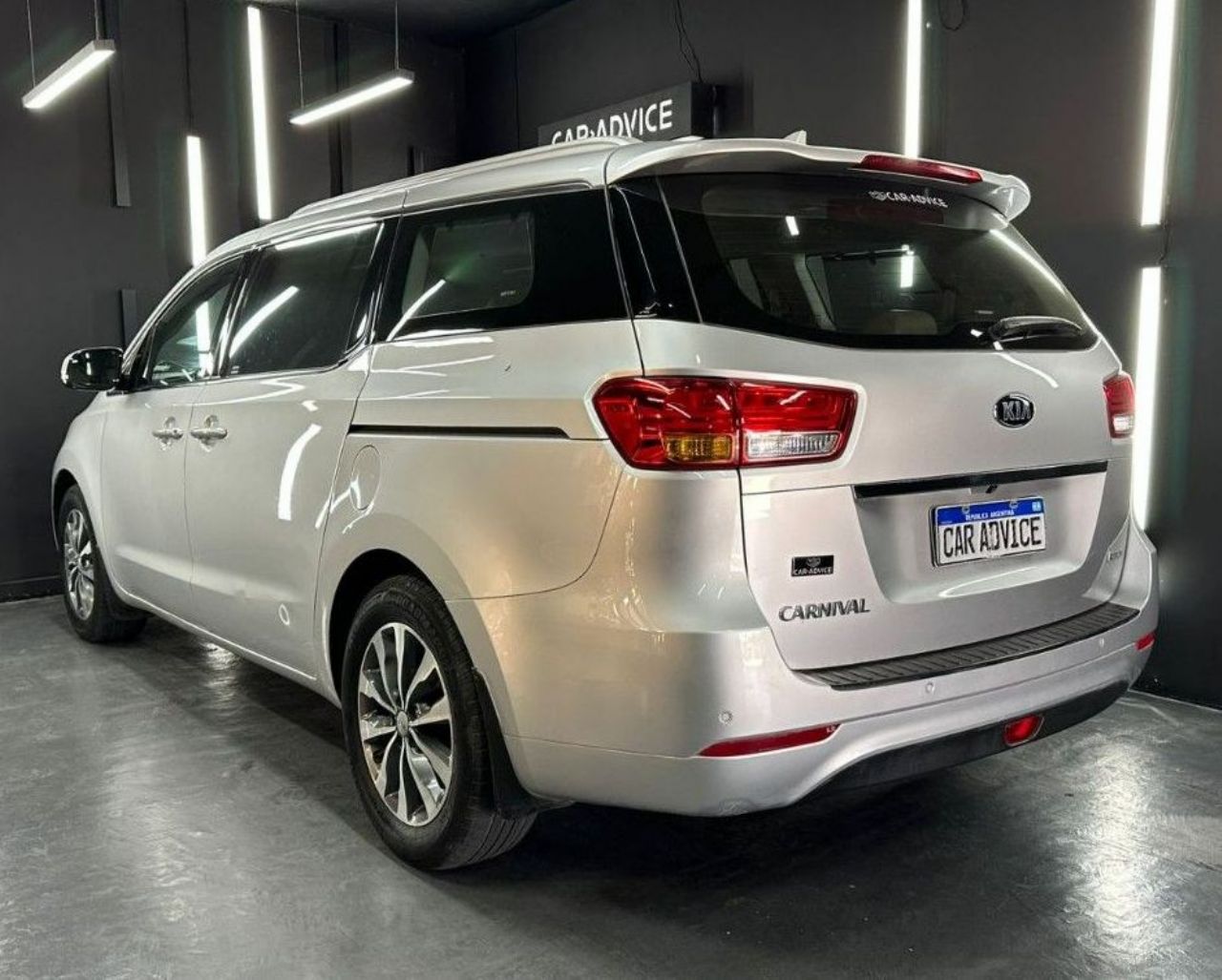 Kia Carnival Usado en Córdoba, deRuedas