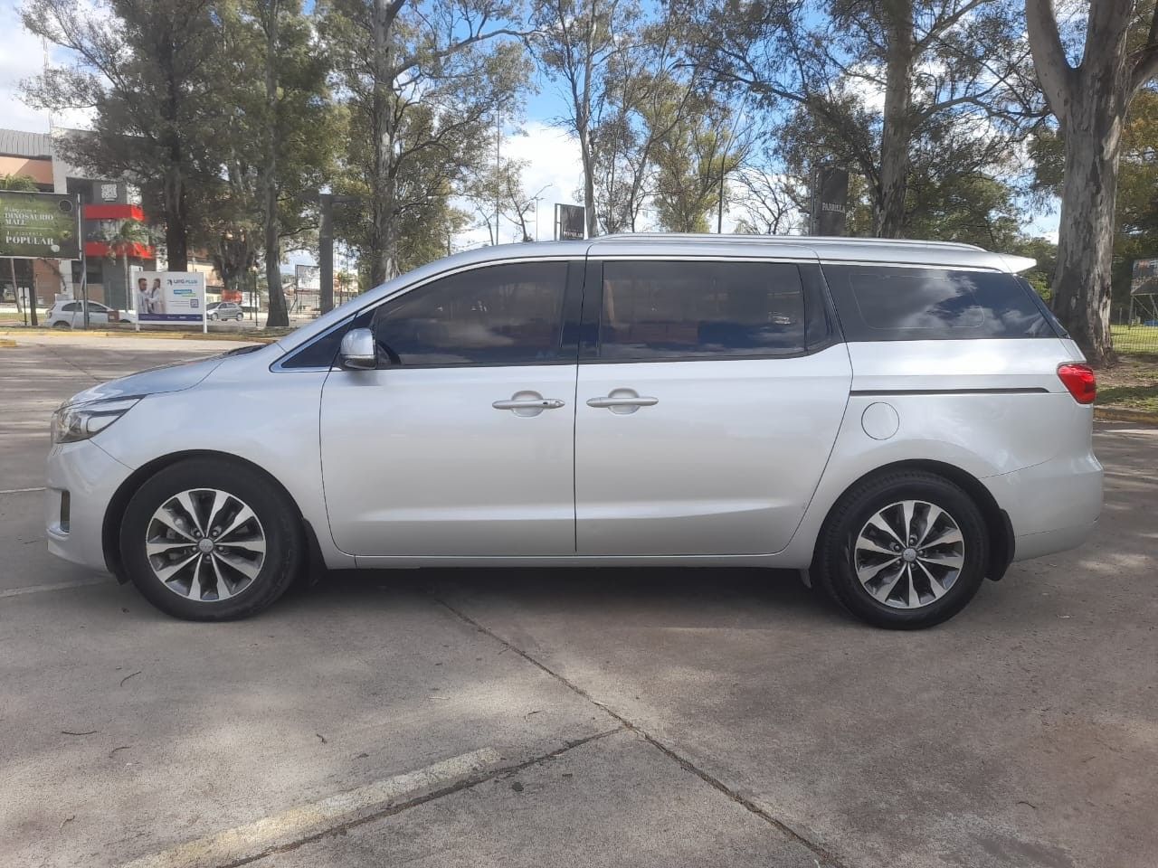 Kia Carnival Usado Financiado en Córdoba, deRuedas
