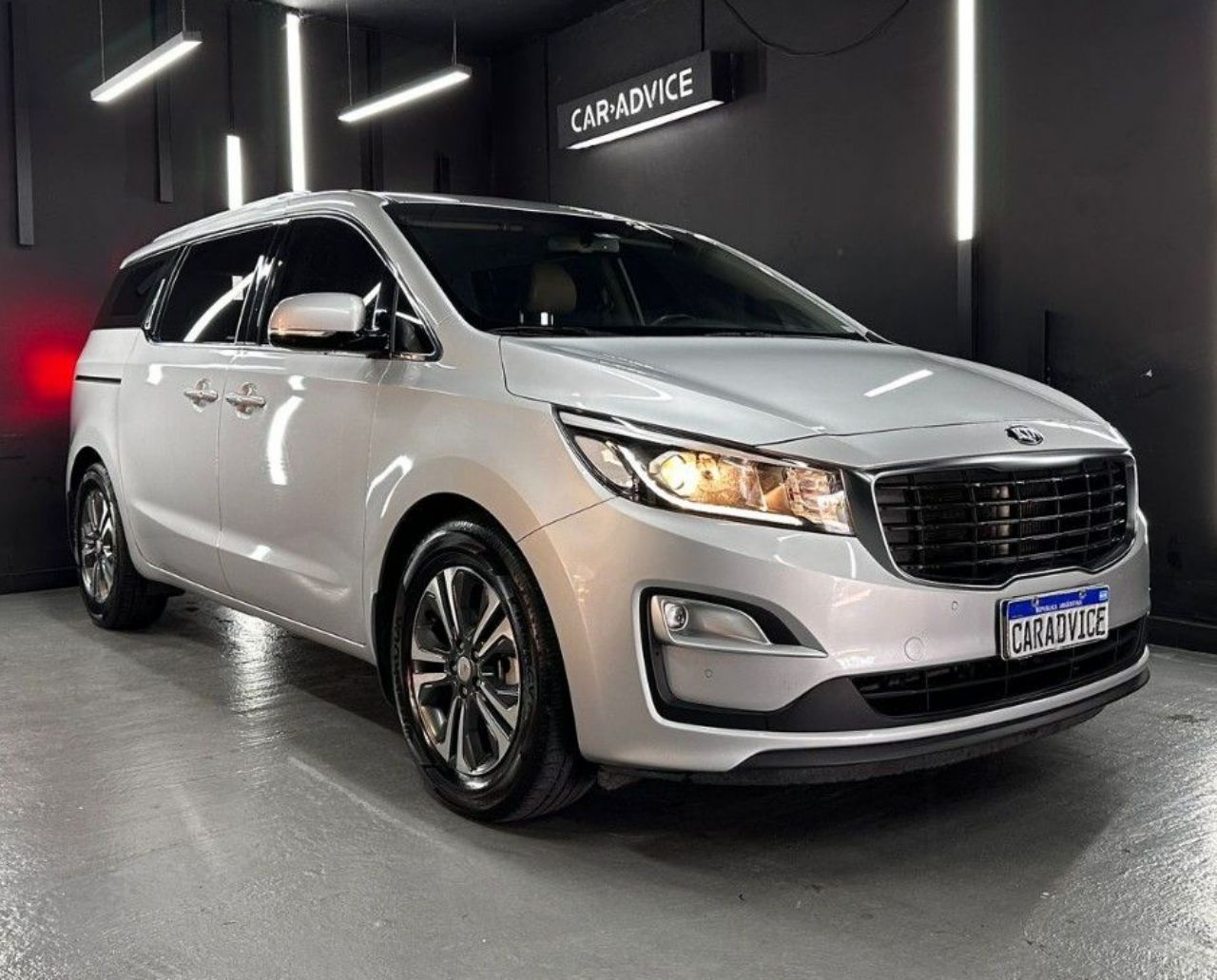 Kia Carnival Usado en Córdoba, deRuedas