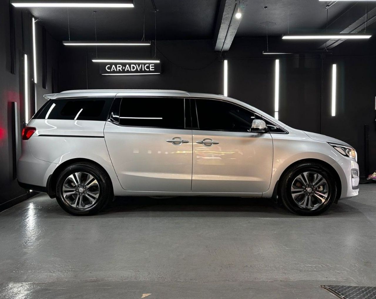 Kia Carnival Usado en Córdoba, deRuedas