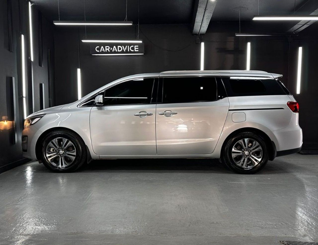 Kia Carnival Usado en Córdoba, deRuedas