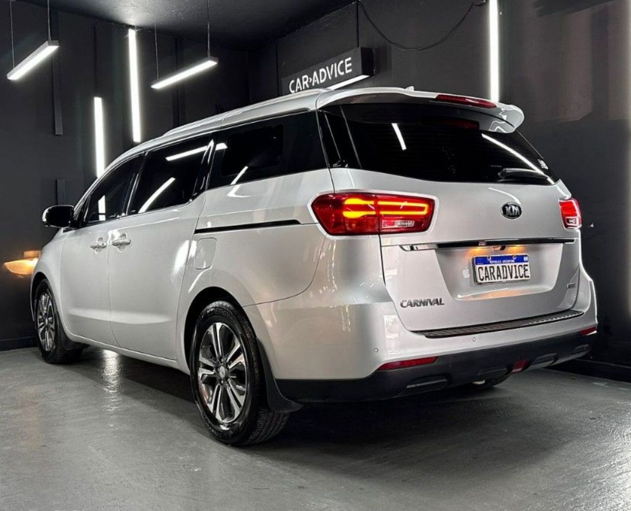 Kia Carnival Usado en Córdoba, deRuedas