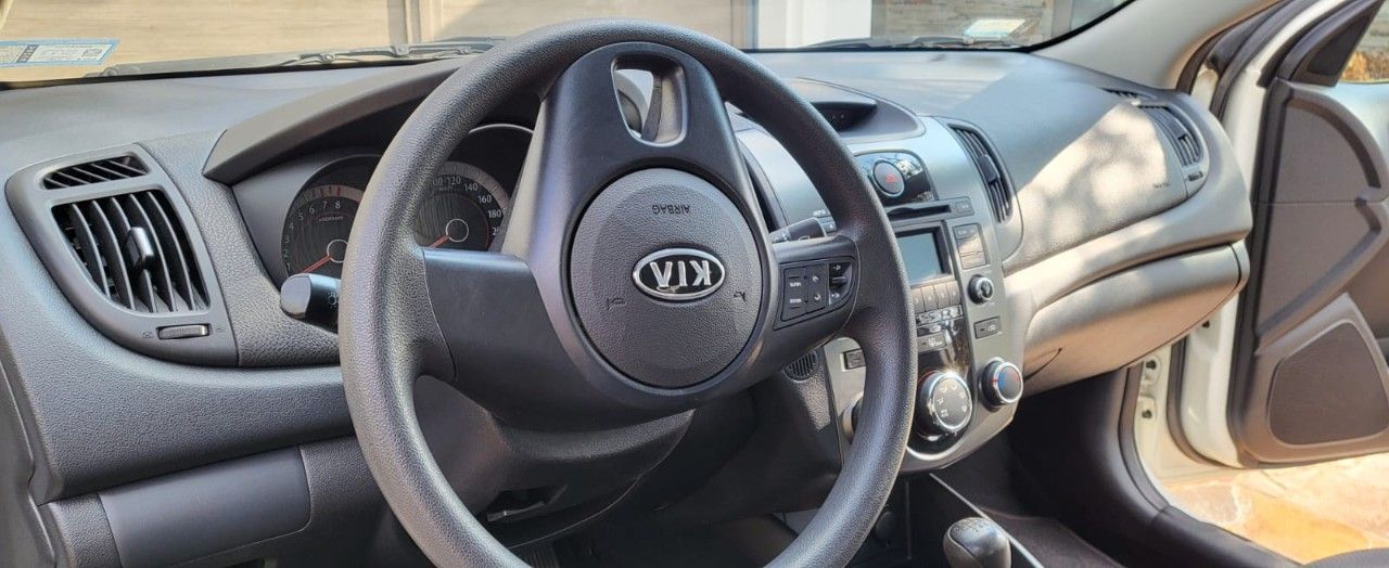 Kia Cerato Usado en Córdoba, deRuedas