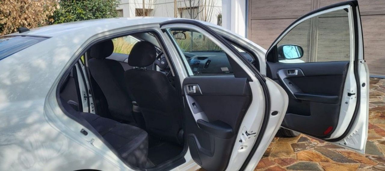 Kia Cerato Usado en Córdoba, deRuedas