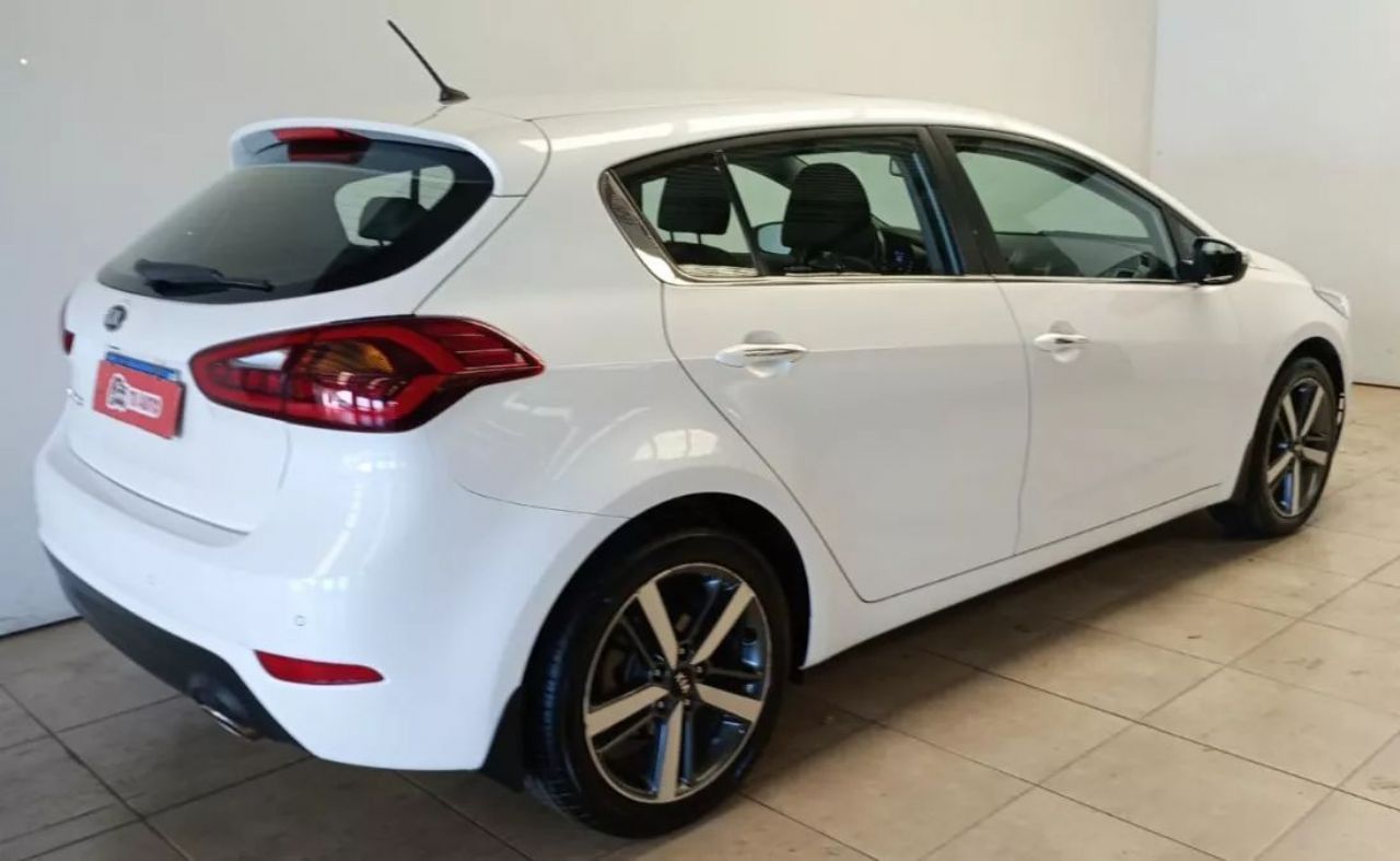 Kia Cerato Usado en Córdoba, deRuedas