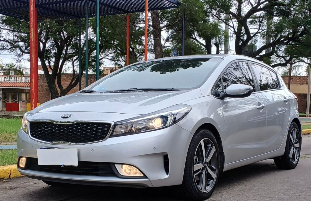 Kia Cerato Usado Financiado en Córdoba, deRuedas