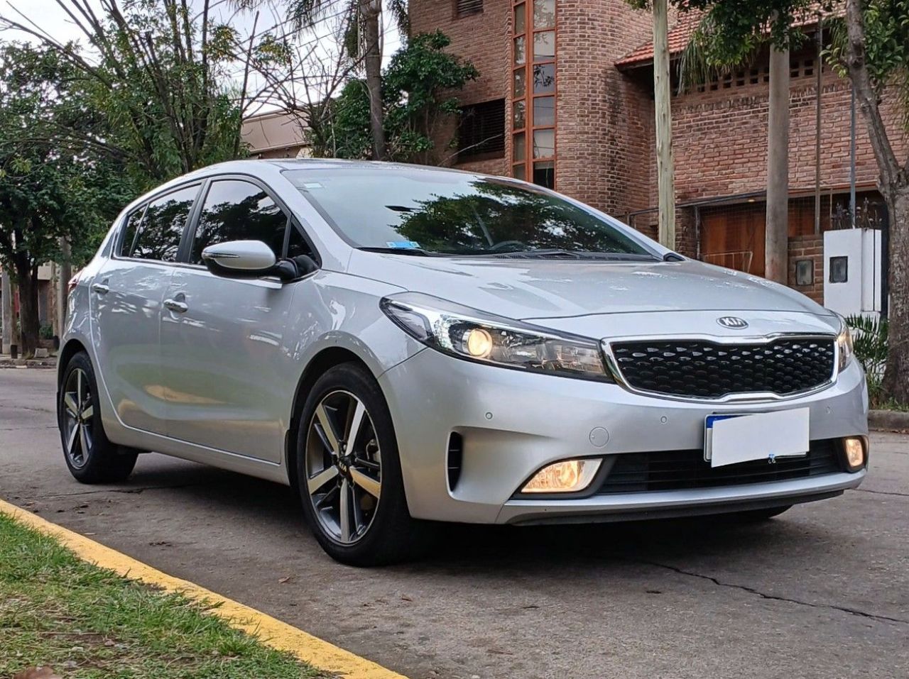 Kia Cerato Usado Financiado en Córdoba, deRuedas