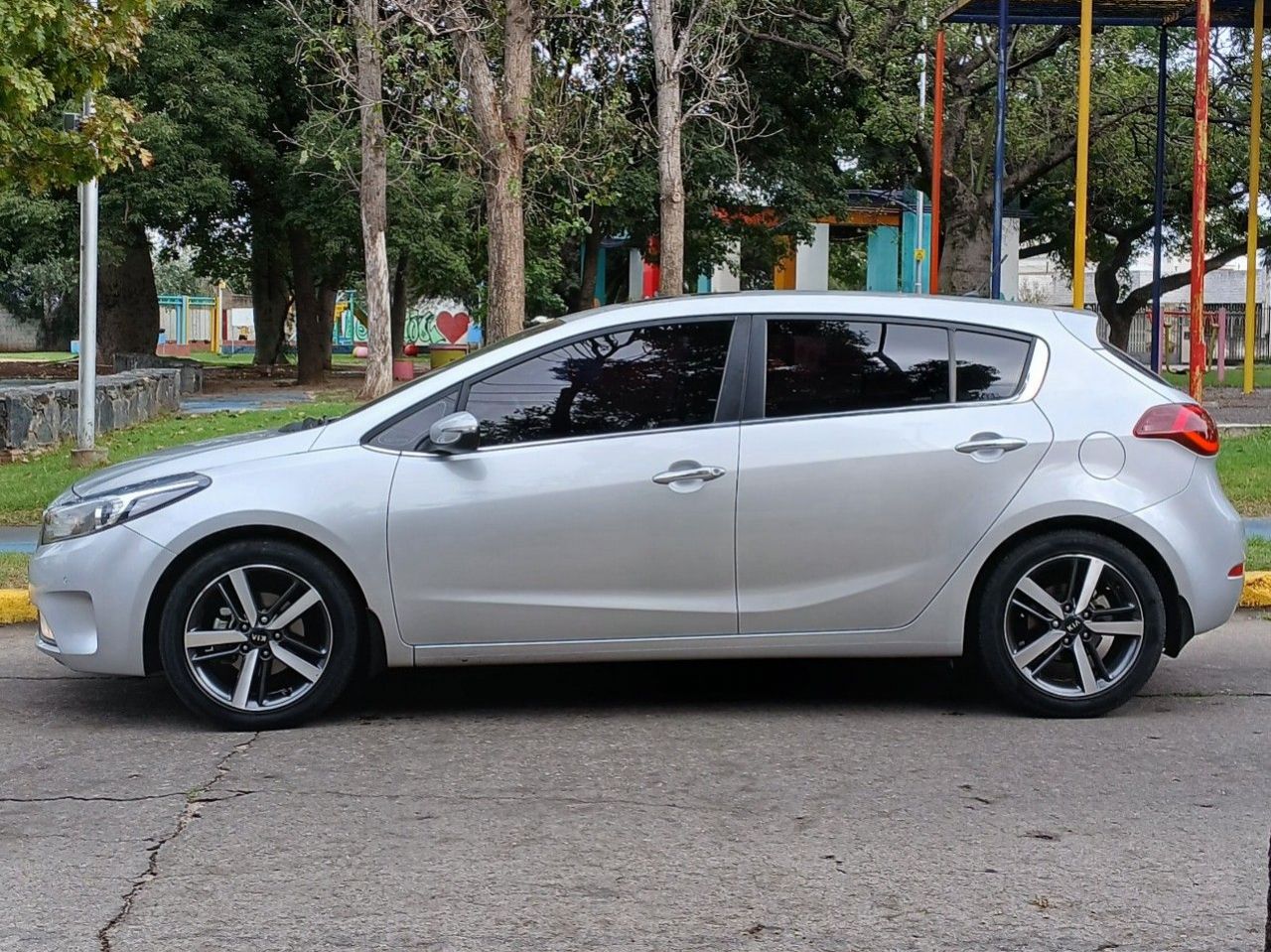 Kia Cerato Usado Financiado en Córdoba, deRuedas