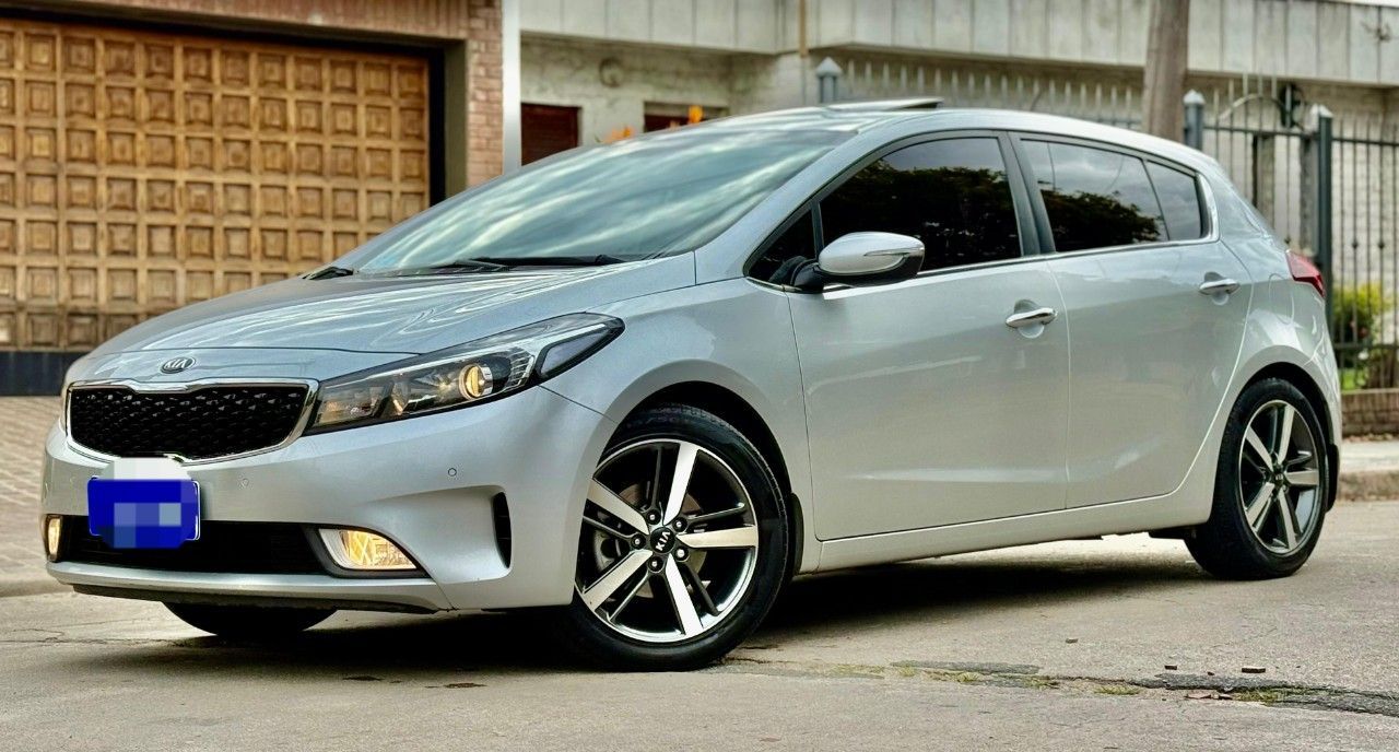 Kia Cerato Usado Financiado en Córdoba, deRuedas