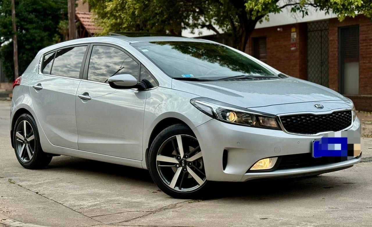 Kia Cerato Usado Financiado en Córdoba, deRuedas