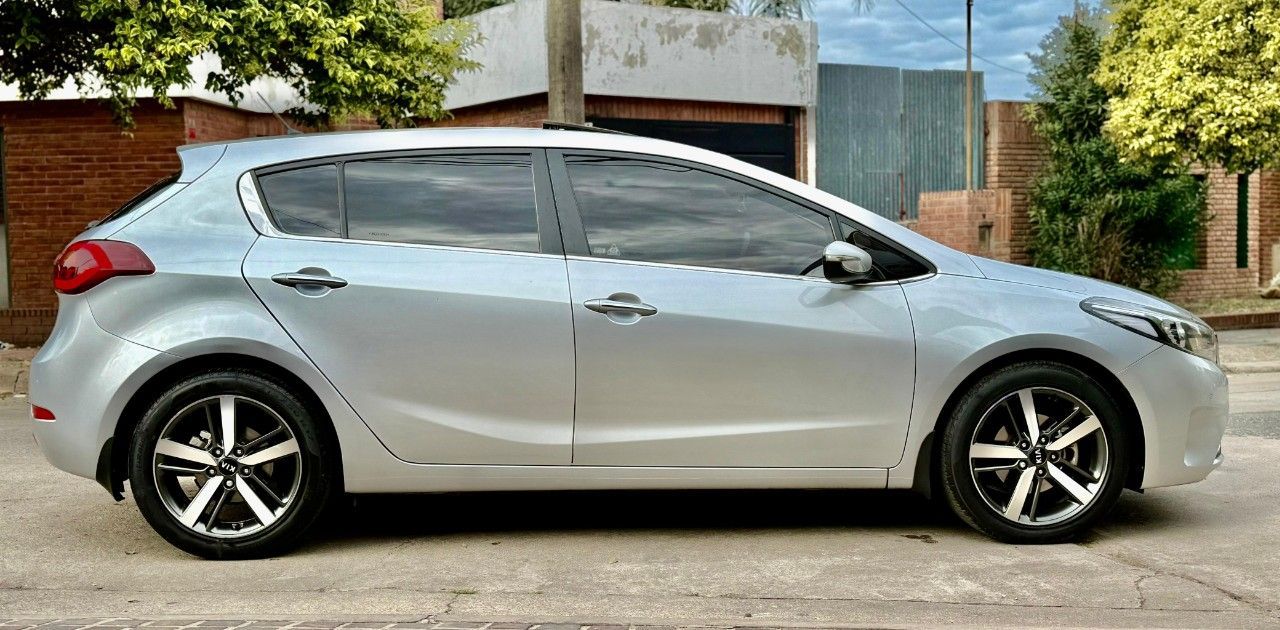 Kia Cerato Usado Financiado en Córdoba, deRuedas