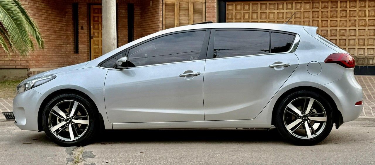 Kia Cerato Usado Financiado en Córdoba, deRuedas